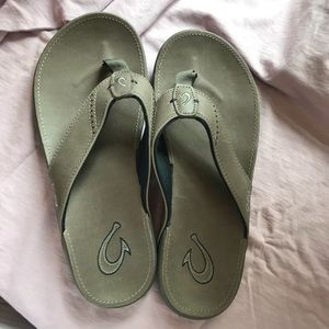 OluKai Nui Leather Flip Flop Size 10